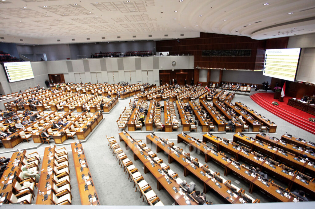 suasana-rapat-paripurna-dpr-ke-3-masa-persidangan-i-tahun-si-kl5g